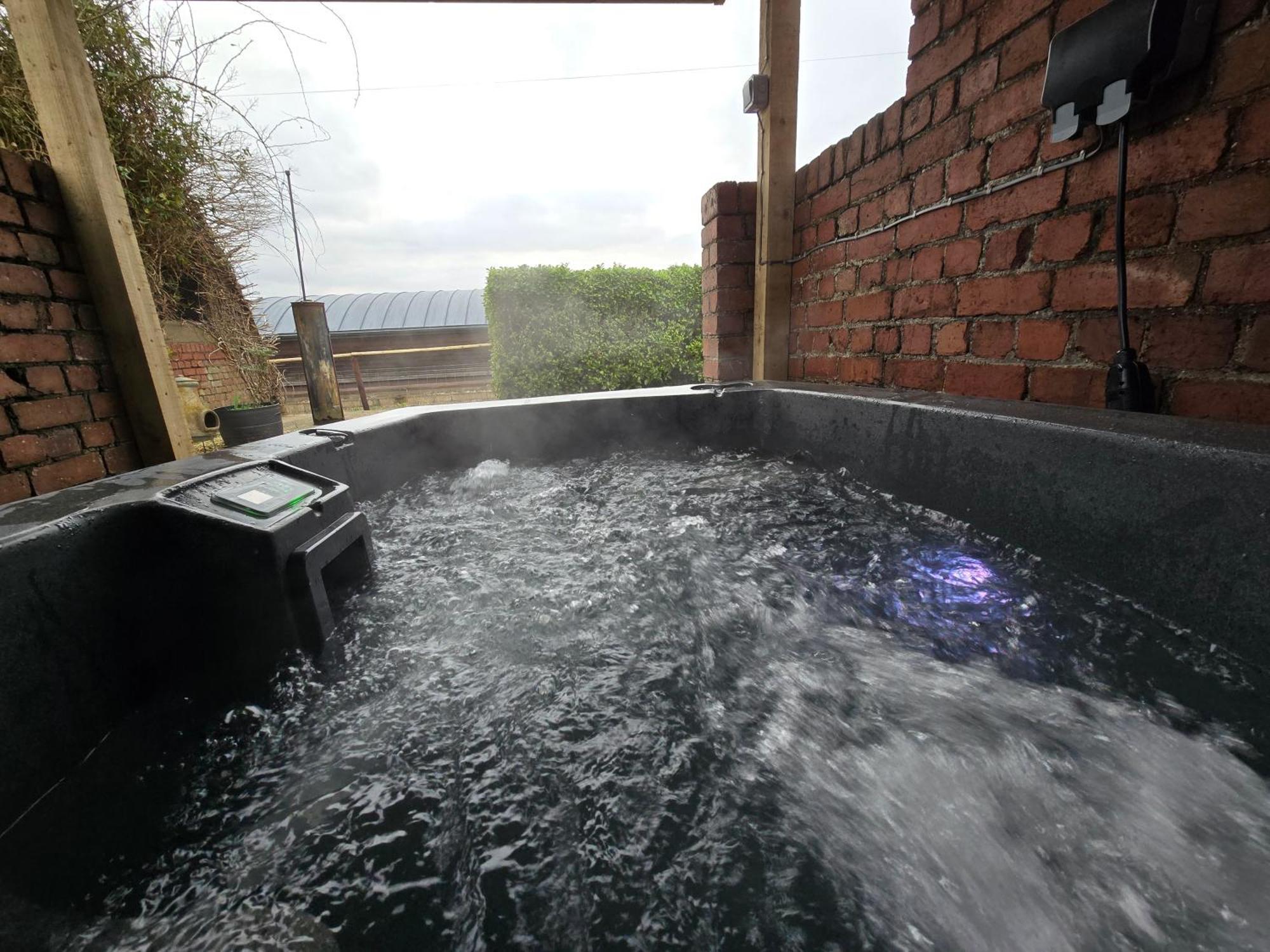 Swallows Nest Guest House - With Hot Tub Abergavenny Kültér fotó